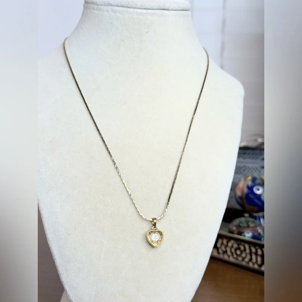Vintage Gold Tone Heart Pendant Necklace with Clear Faceted Stone on Chain - Picture 10 of 10